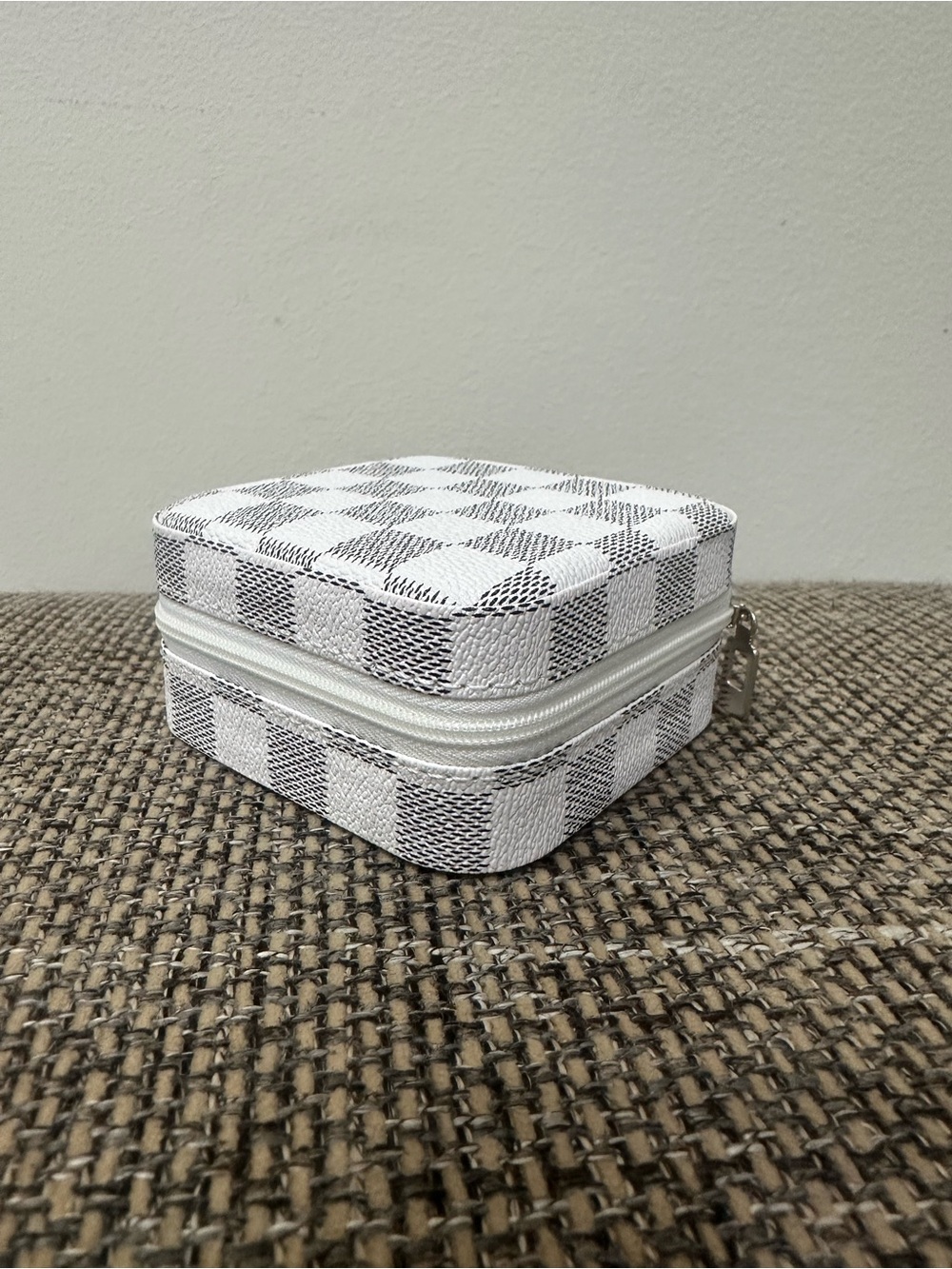 White Checkered Travel Jewelry Case - Picture 2 of 7